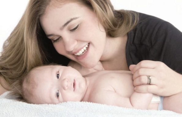 الرضاعة الطبيعية.. حصانة للأم والطفل