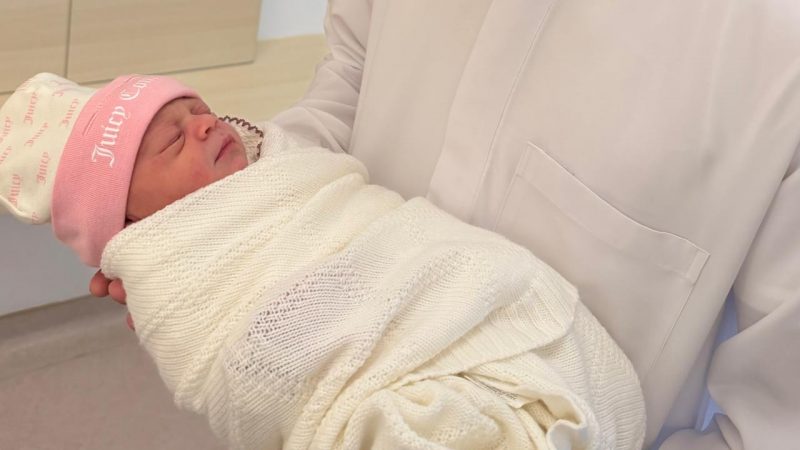 مدينة الشيخ شخبوط الطبية تحتفي بولادة خمسة أطفال جدد  خلال عيد الفطر وتكرّم الأمهات الجدد