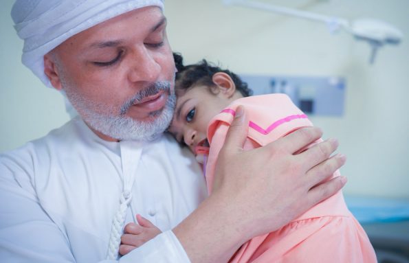 من الصمت إلى الصوت… أبوظبي تحقق إنجازاً طبياً متقدماً بزراعة جذع الدماغ السمعي للأطفال