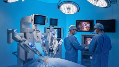 مدينة الشيخ شخبوط الطبية تنجح بإجراء جراحة روبوتية طارئة في المسالك البولية